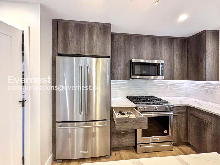 Building Photo - 2162 S Ash St