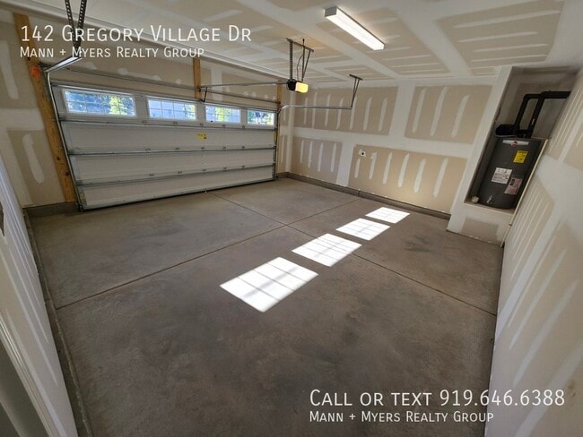 Building Photo - 142 Gregory Vlg Dr