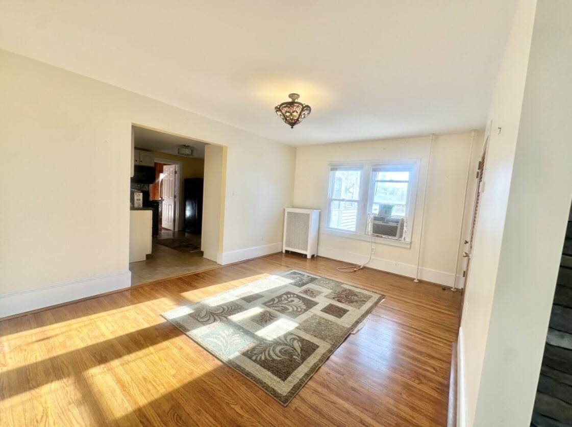 Building Photo - 986 Ash St