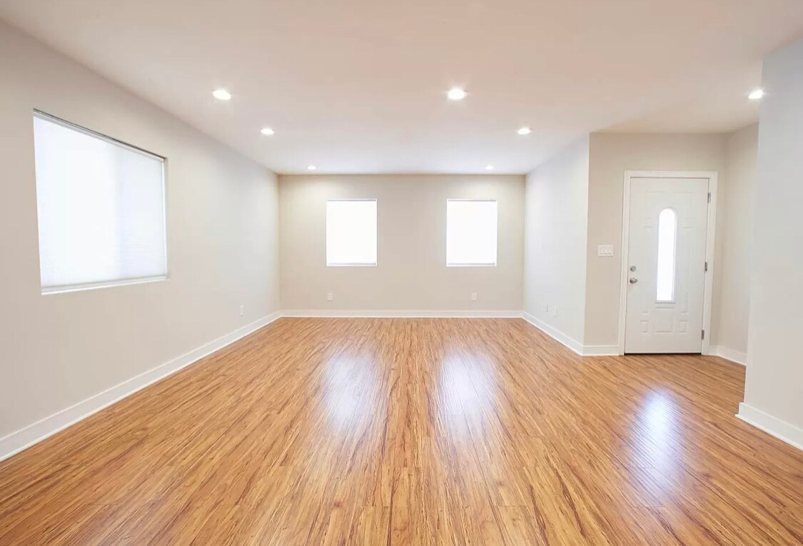 Building Photo - 4838 W 18th St