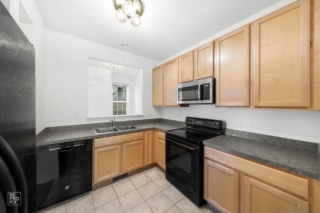 Building Photo - Beautiful 2 Bedroom Home located in the Falling Waters subdivision in Lindenhurst!