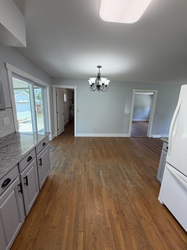 Building Photo - 721 Wayland Dr