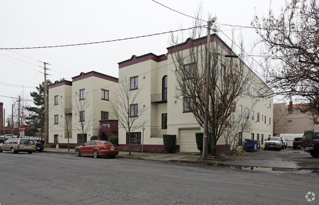 Primary Photo - Fontana Court Apartments
