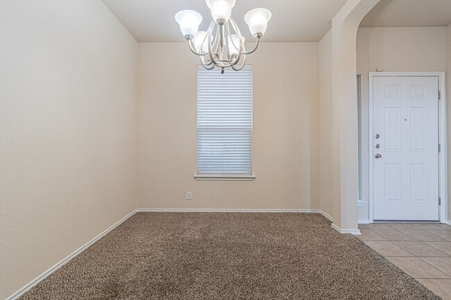 Building Photo - Great 4 bedroom 2.5 bath in Wildhorse