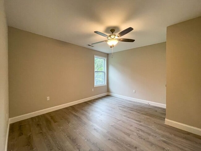 Building Photo - 5 Lofty Vw