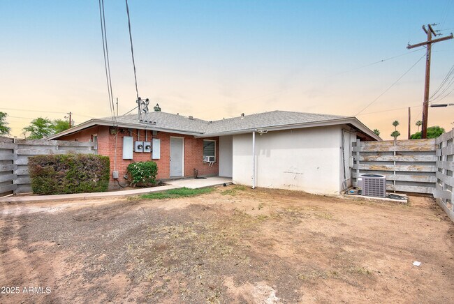 Building Photo - 1301 W Osborn Rd