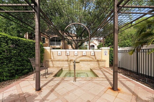 Building Photo - 4114 Central Sarasota Pkwy