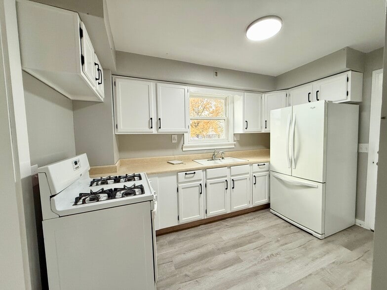 Building Photo - 1005 13th Ave