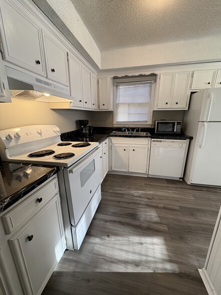 Building Photo - 1605 Willowby St