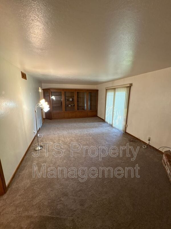 Building Photo - 6116 Mauer Ave