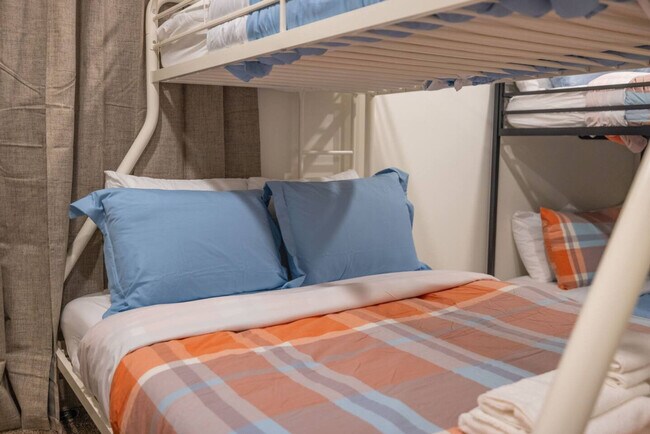 Building Photo - 1157 E Sego Lily Dr