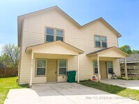Building Photo - 9014 Everglade Dr