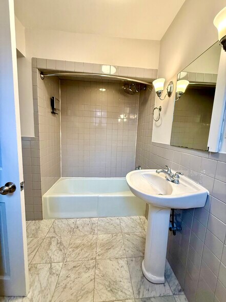 Building Photo - 550 Tremont St