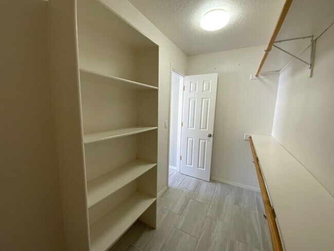 Building Photo - 3 Bedroom Single Story Home Available Near...