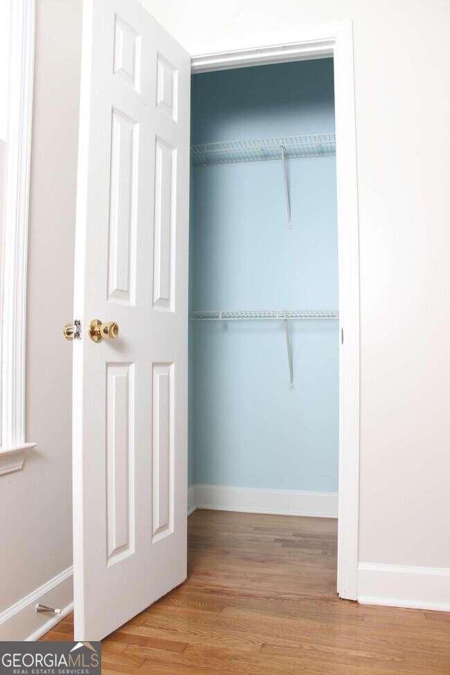 Building Photo - 1124 Center St NW