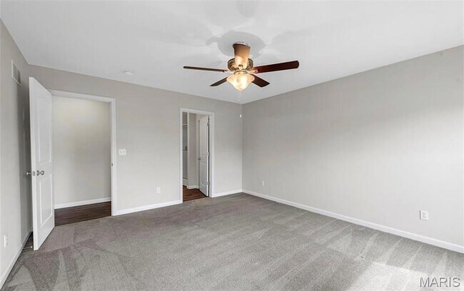 Building Photo - 4602 Siesta Dr