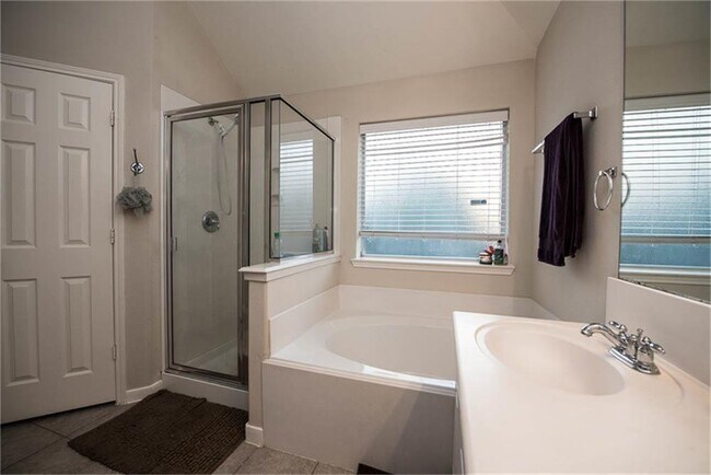Building Photo - 6014 Conroy Pointe Ln