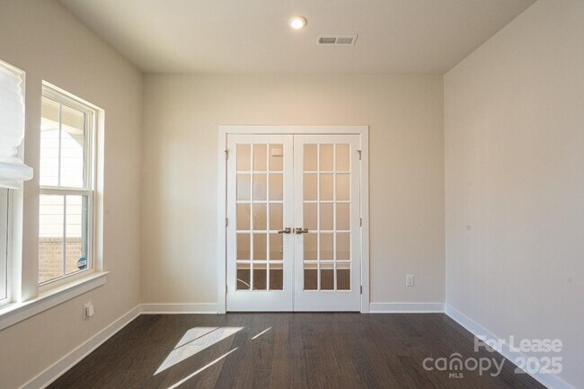 Building Photo - 10036 Paper Birch Dr