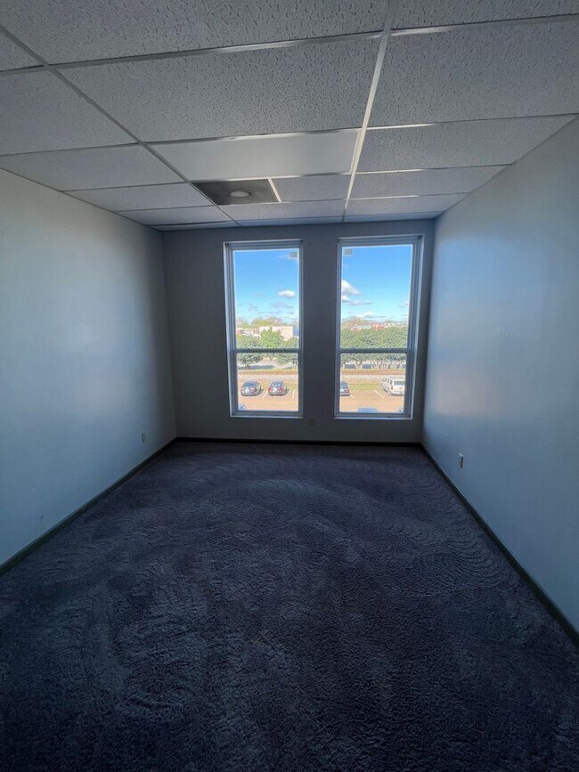 Building Photo - 300 Broadway St