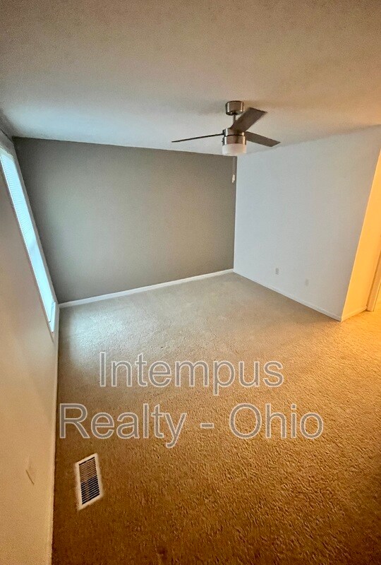 Building Photo - 2071 Stratford Ct