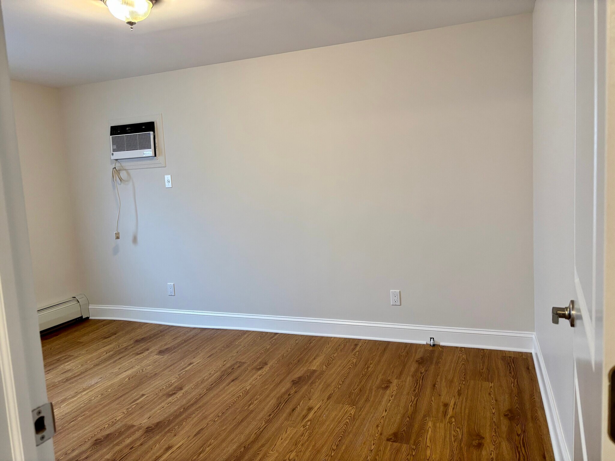 Building Photo - 6 Marwood Rd S