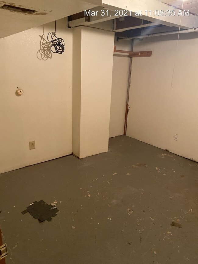 Building Photo - Northtown Area Home