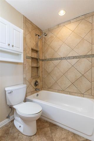 Building Photo - 3902 Karen Dr