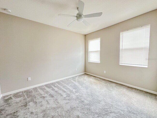 Building Photo - Gorgeous 4 Bed 2 Bath Home!
