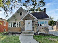 Building Photo - 2132 Suffolk Ave