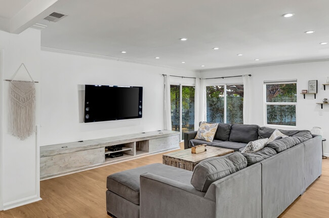 Building Photo - 7700 Oakdale Ave