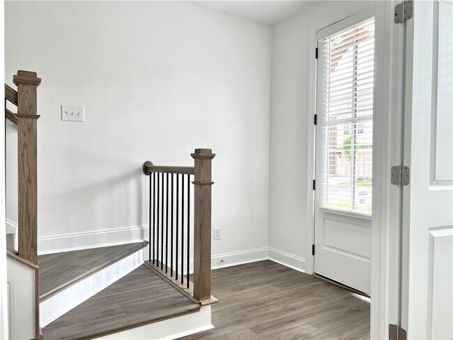 Building Photo - 3589 Myron Pl