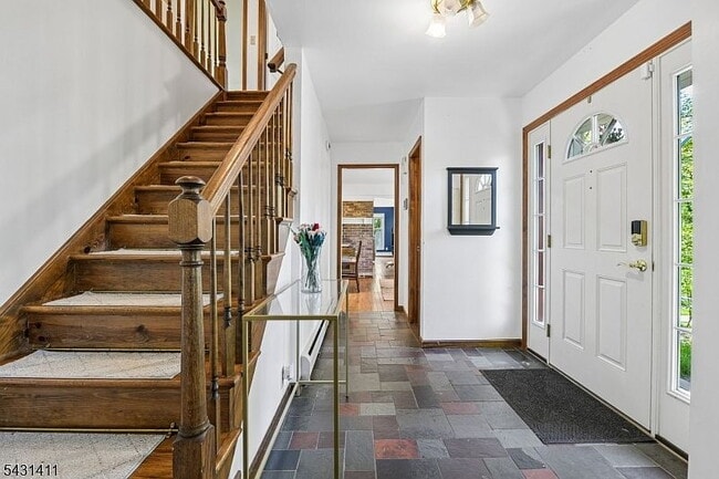 Building Photo - Single Family Home For Rent
