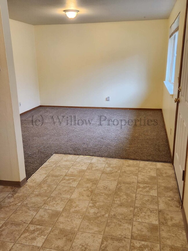 Building Photo - Cozy one bedroom duplex