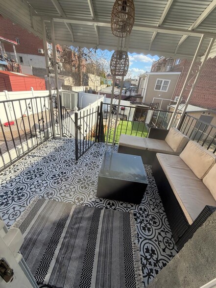 Building Photo - 2082 Pitman Ave