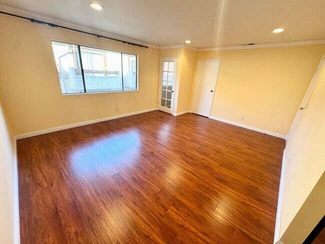 Building Photo - *** Charming 4 bed 3.5 bath Alhambra Townhome ***