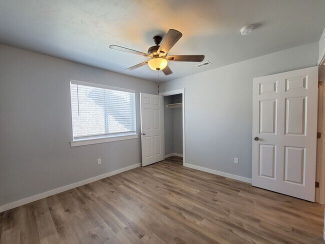 Building Photo - 1004 Creer Way