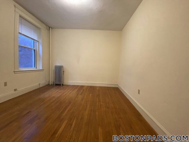 Building Photo - 111 Park Dr