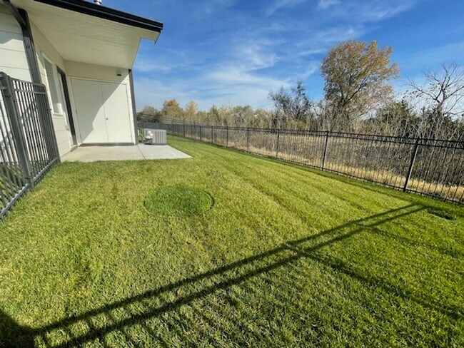 Building Photo - 5140/42 Chase Cir