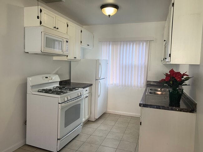 Building Photo - 1330 S Wilton Pl