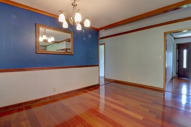 Building Photo - 373 Brandy Ln