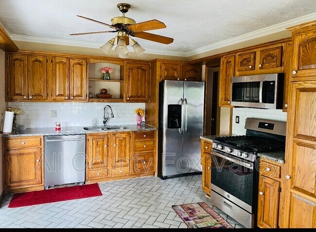 Building Photo - 633 W Briarcliff Rd