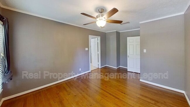 Building Photo - 5830 Kenwood Ave