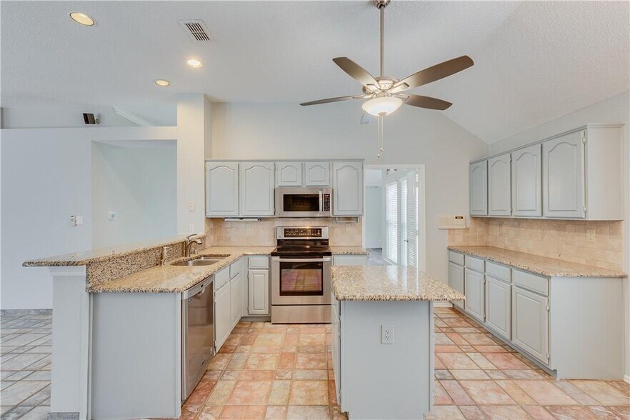 Building Photo - 7125 Northpointe Dr