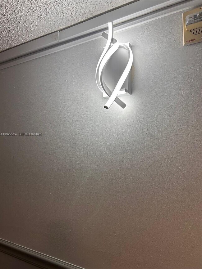 Building Photo - 16919 N Bay Rd