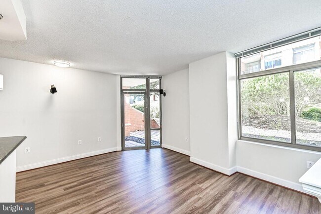 Building Photo - 3600 S Glebe Rd