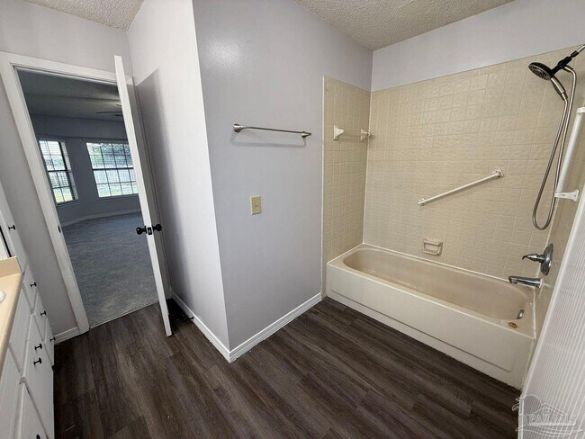 Building Photo - 3872 Mariners Dr