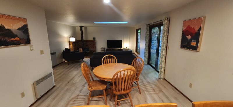 Building Photo - 6928 Alpine Dr SW