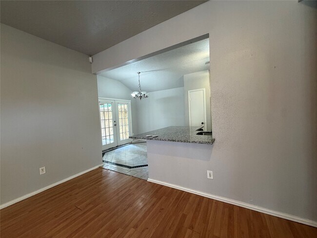 Building Photo - 11050 Rainbow Glen Dr