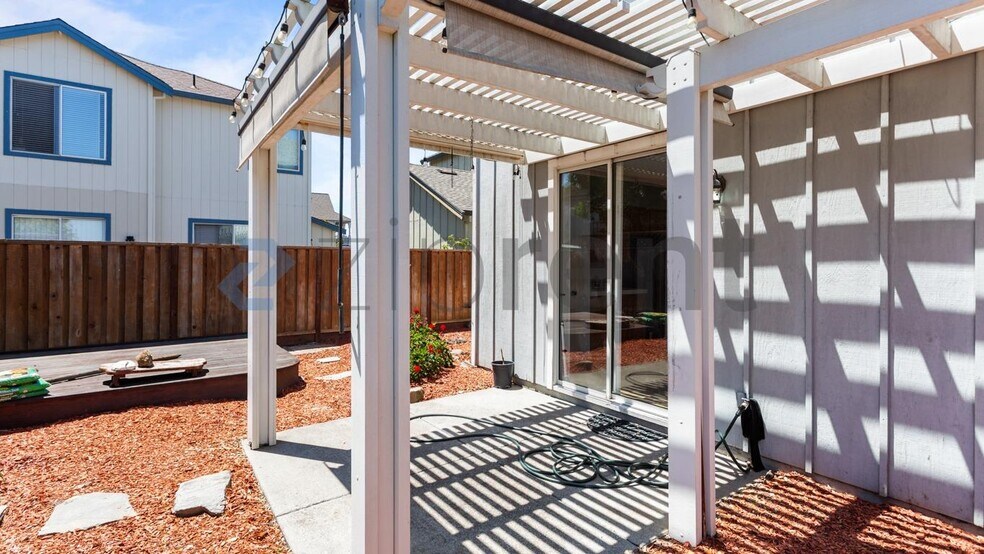 Building Photo - Unit