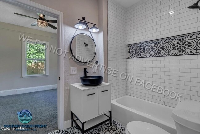 Building Photo - Lovely 2 bedroom / 1 bathroom home now ava...